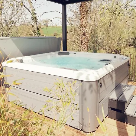Le Domaine De Pivette Bed & Breakfast