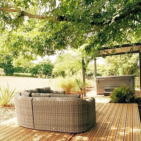 Le Domaine De Pivette 3*