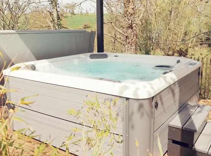 Le Domaine De Pivette Bed & Breakfast